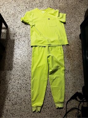 Figs men’s scrub set X-LARGE top and Med bottoms